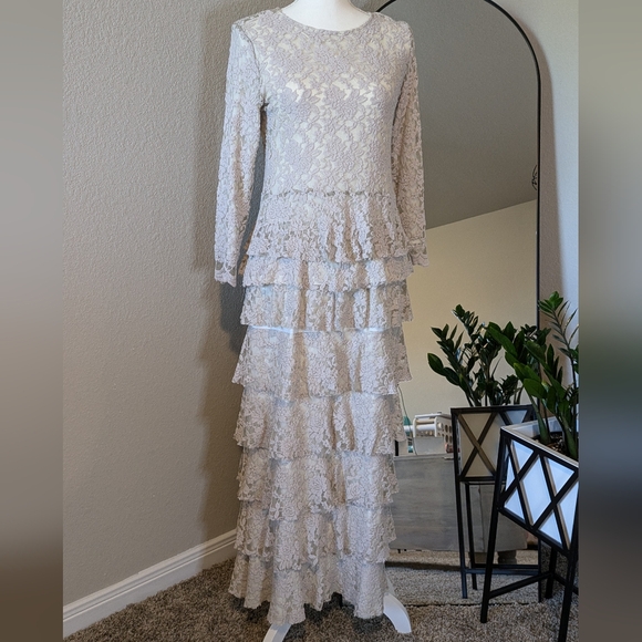 Cream Lace Handmade 2 piece - Picture 2 of 6